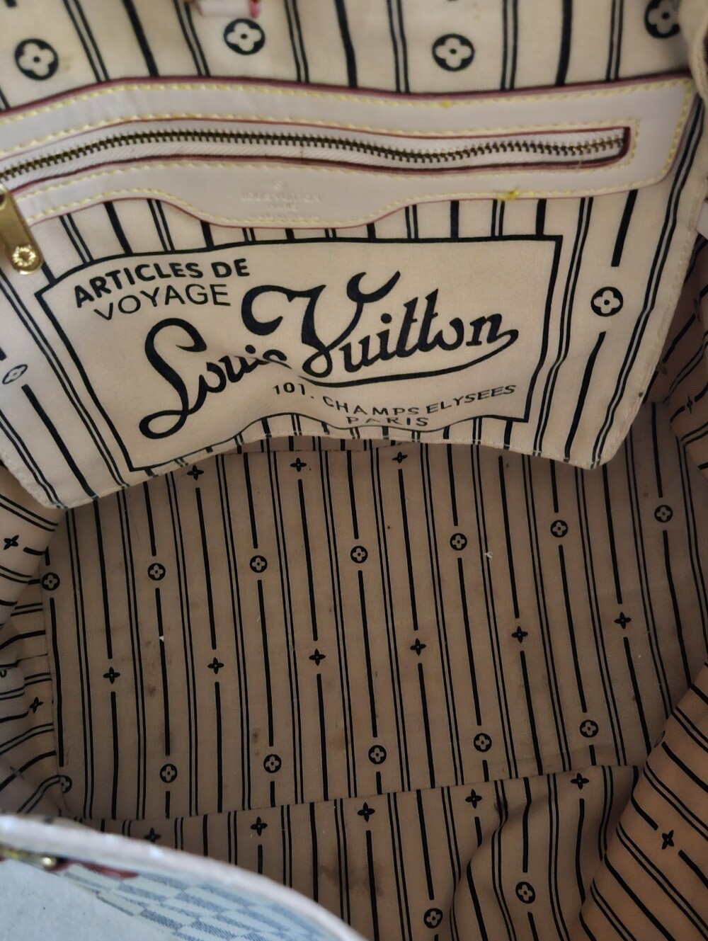 LOUIS VUITTON NEVERFULL Tote Bag. Grey & White Louis Vuitton Handbag - Picture 9 of 16